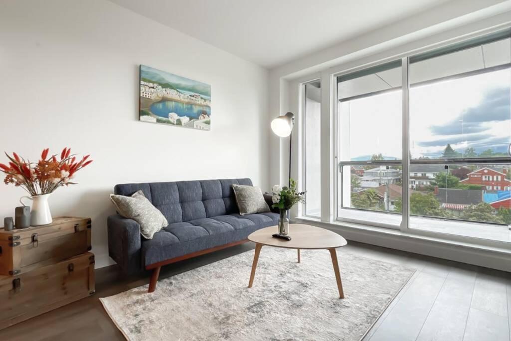 Spacious New Apartment With Working Space@Oakridge Vancouver Luaran gambar